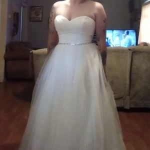 Wedding dress and belt